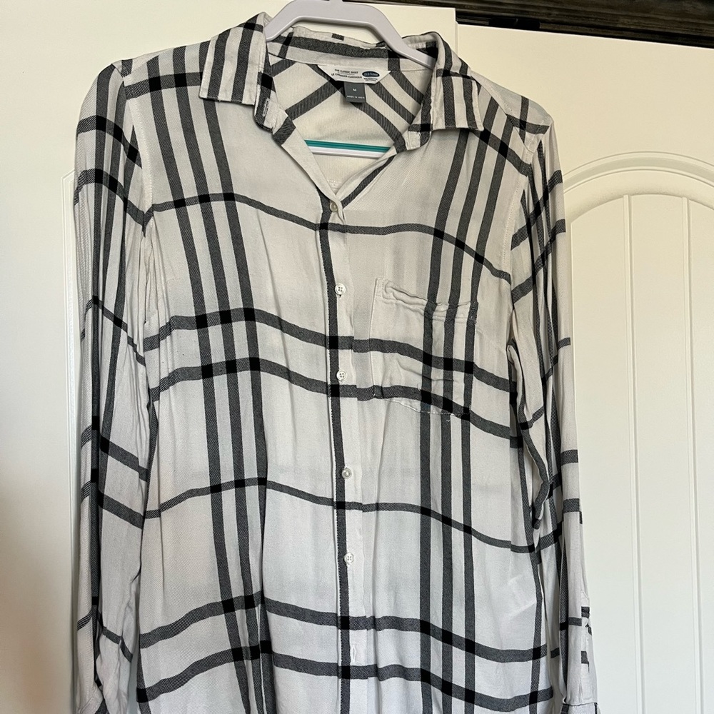 Womens old navy button down cotton shirt